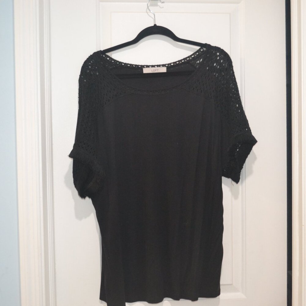 PRE-OWNED LOFT TOP. SIZE XL COLOR BLACK